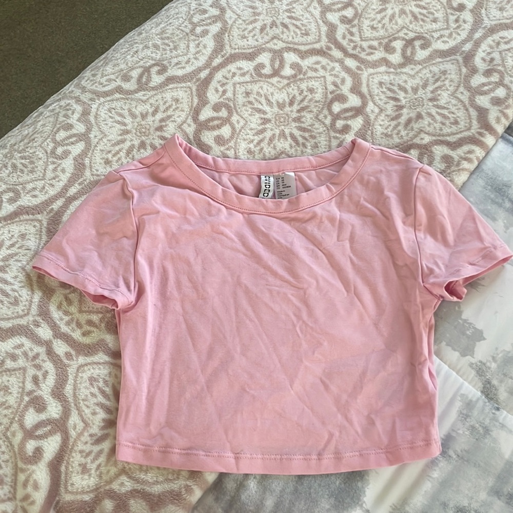 Cropped Pink Tee